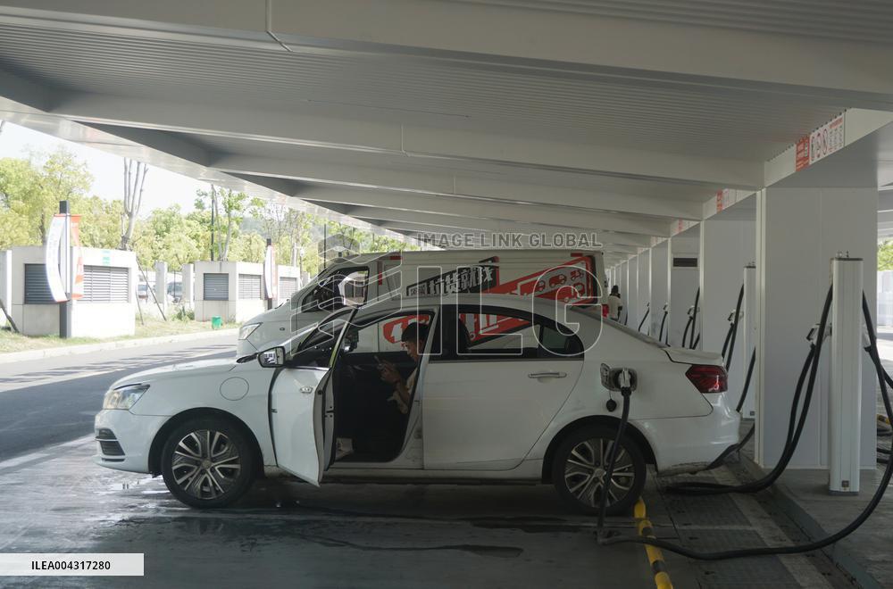 A Smart Energy Comprehensive Demonstration Supercharger Station in Hangzhou