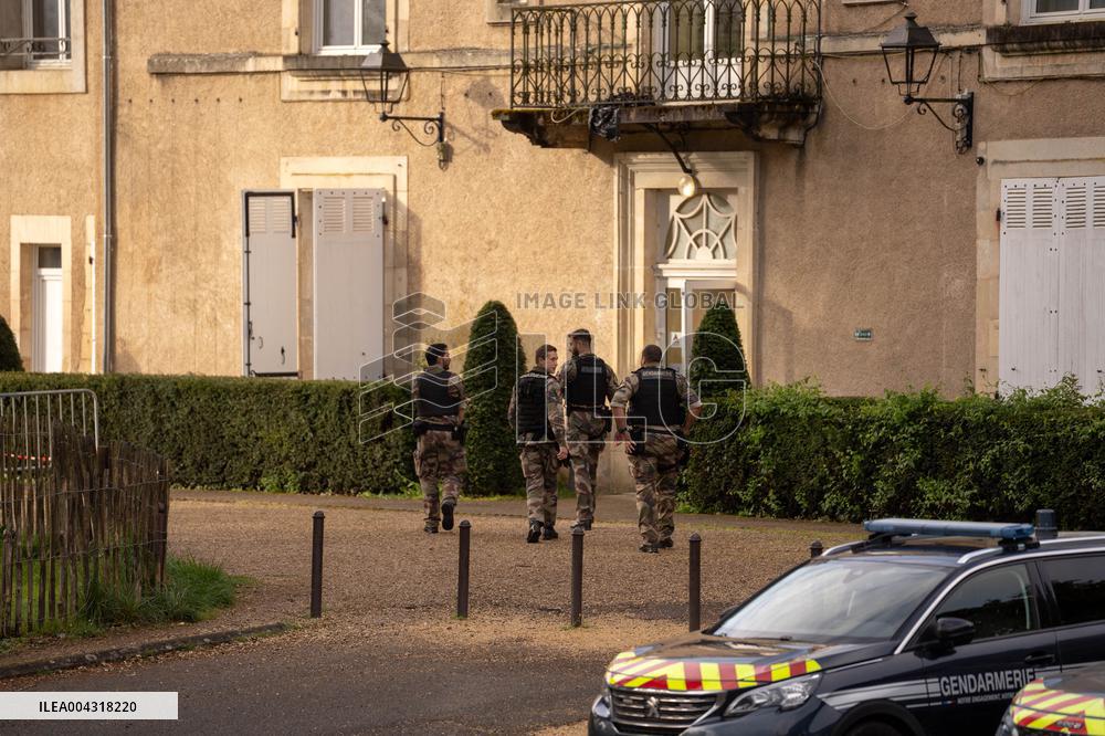 Gendarmes gather for the search operations to find Agathe Hilairet - Vivonne AJ