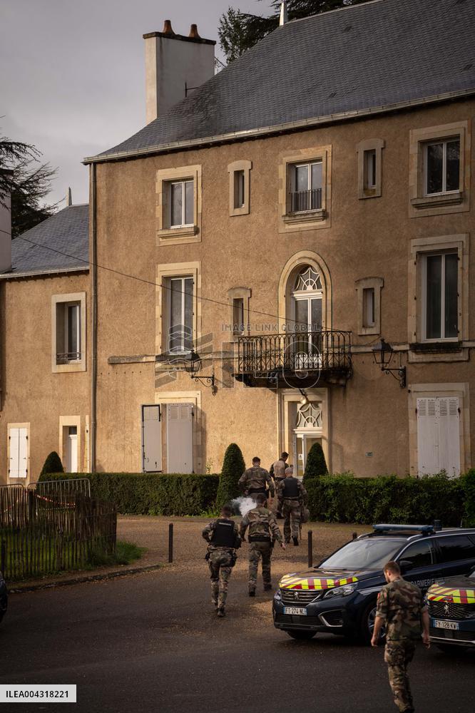 Gendarmes gather for the search operations to find Agathe Hilairet - Vivonne AJ