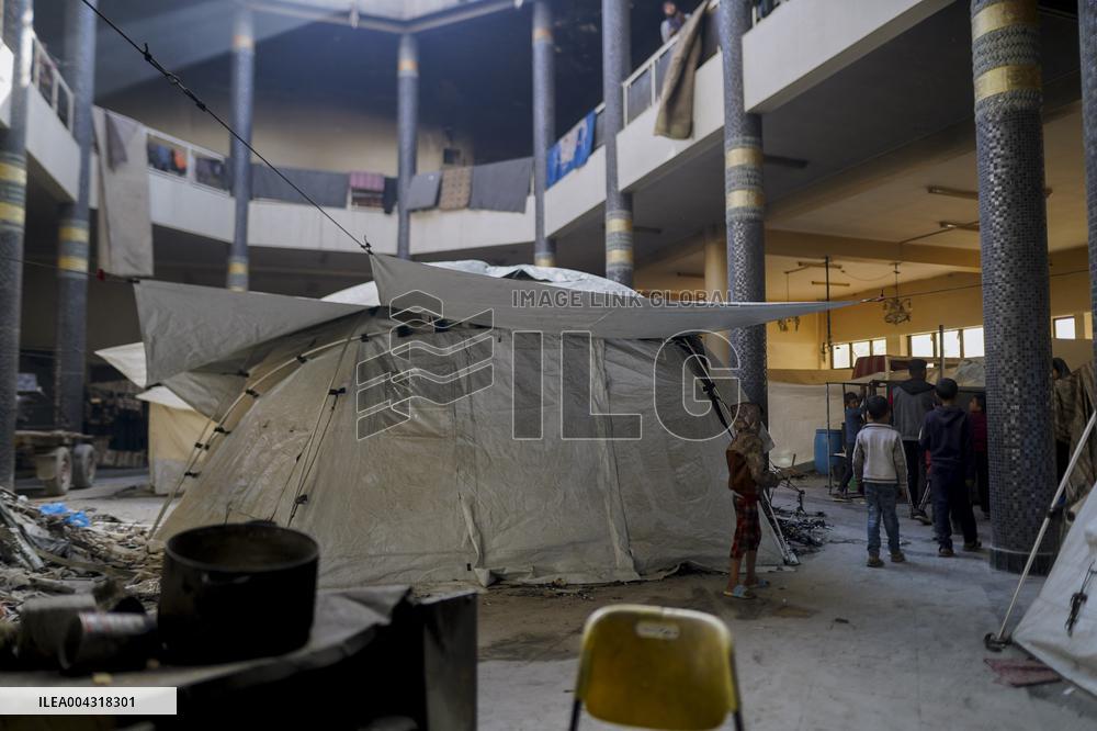 Displaced families live in the rubble of Islamic University - Gaza