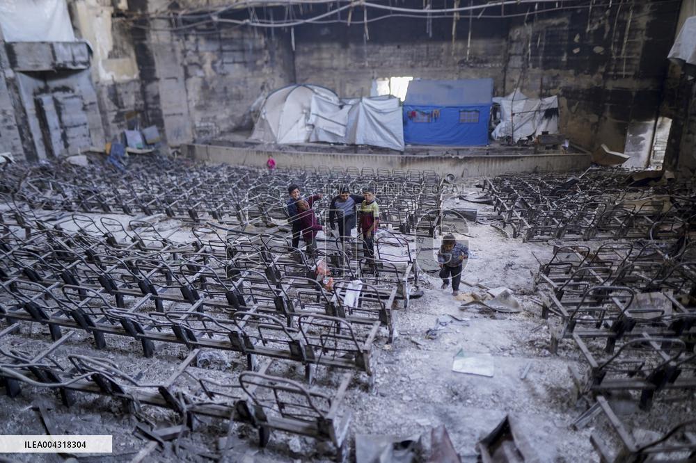Displaced families live in the rubble of Islamic University - Gaza