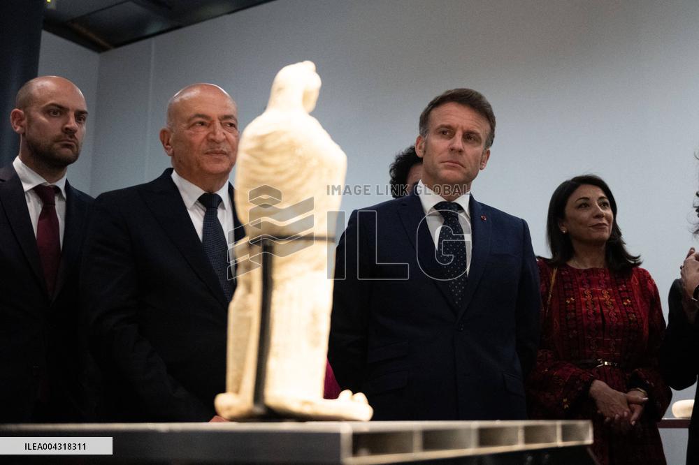 President Macron Visit The Exhibition Treasures Rescued From Gaza At Arab World Institute - Paris