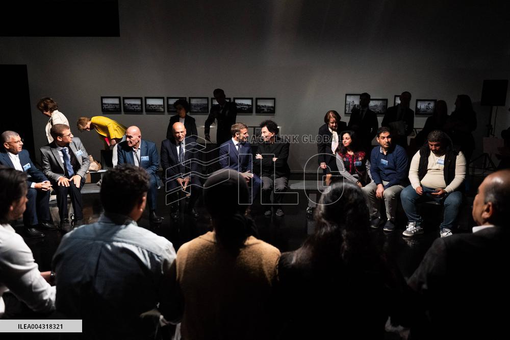 President Macron Visit The Exhibition Treasures Rescued From Gaza At Arab World Institute - Paris