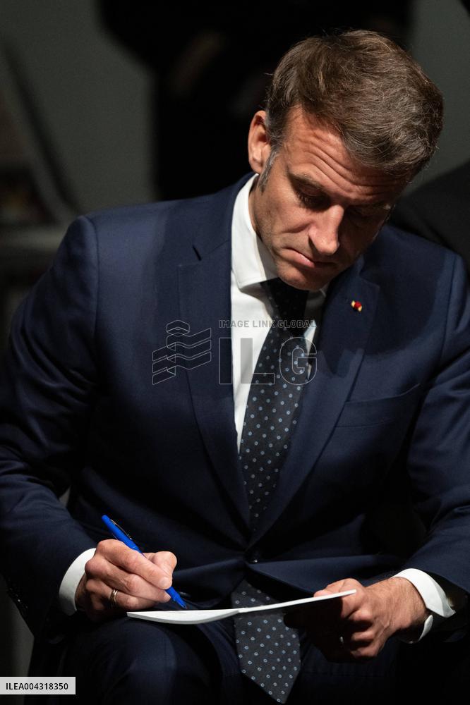 President Macron Visit The Exhibition Treasures Rescued From Gaza At Arab World Institute - Paris