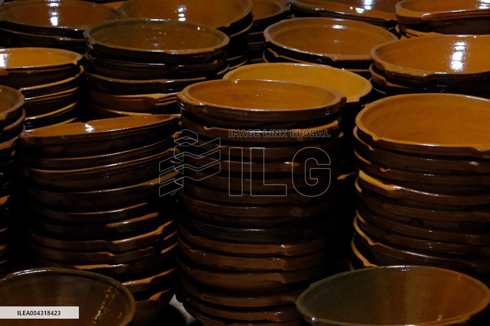 The Not Freres Pottery - Mas Saintes Puelles