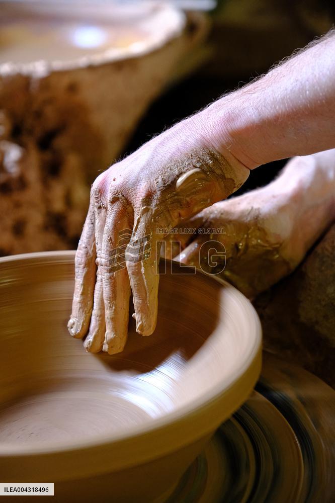 The Not Freres Pottery - Mas Saintes Puelles