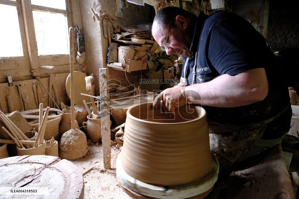 The Not Freres Pottery - Mas Saintes Puelles