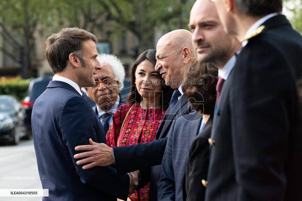 President Macron Visit The Exhibition Treasures Rescued From Gaza At Arab World Institute - Paris