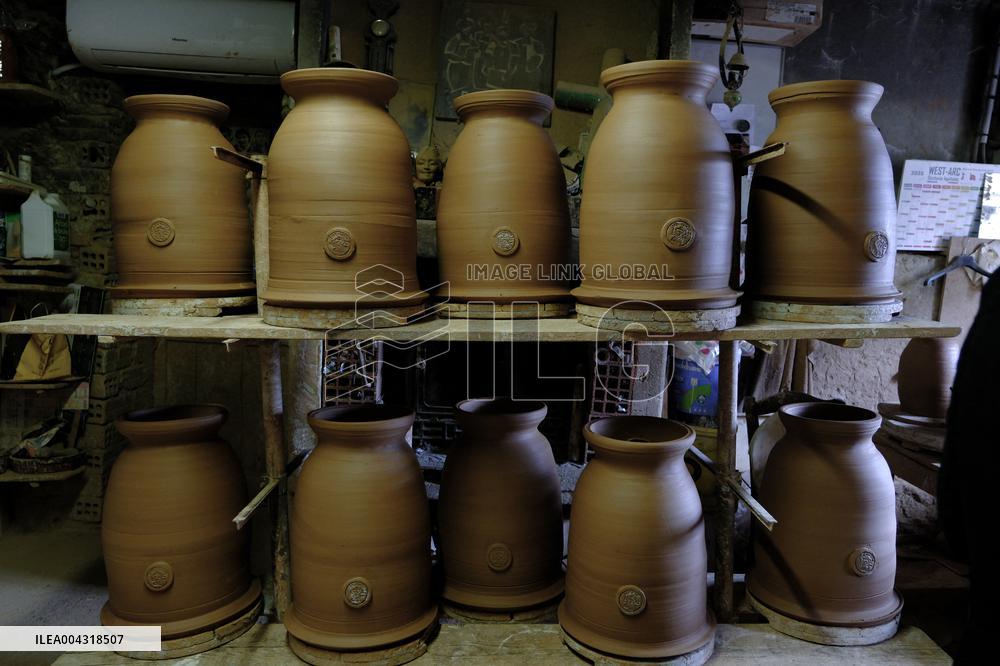The Not Freres Pottery - Mas Saintes Puelles
