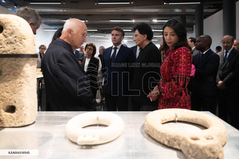 President Macron Visit The Exhibition Treasures Rescued From Gaza At Arab World Institute - Paris