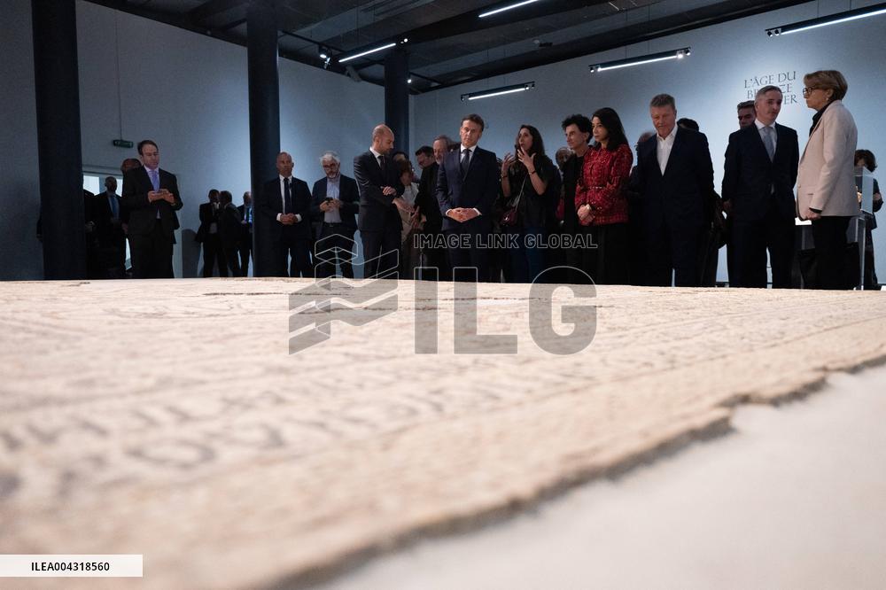 President Macron Visit The Exhibition Treasures Rescued From Gaza At Arab World Institute - Paris