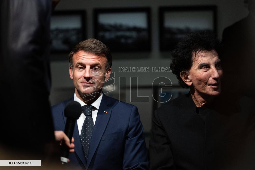 President Macron Visit The Exhibition Treasures Rescued From Gaza At Arab World Institute - Paris