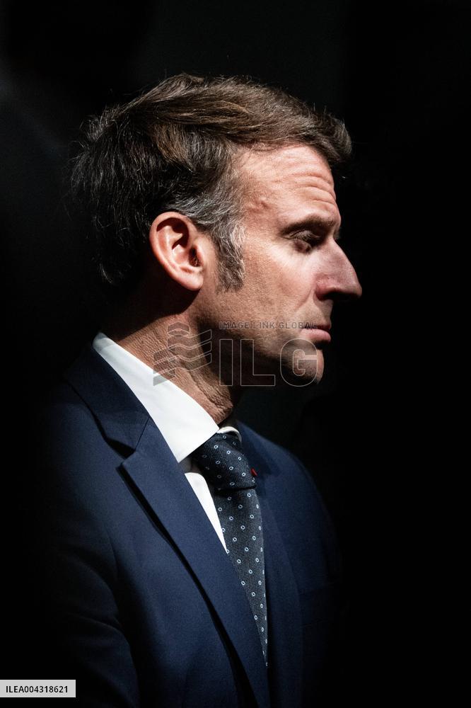 President Macron Visit The Exhibition Treasures Rescued From Gaza At Arab World Institute - Paris