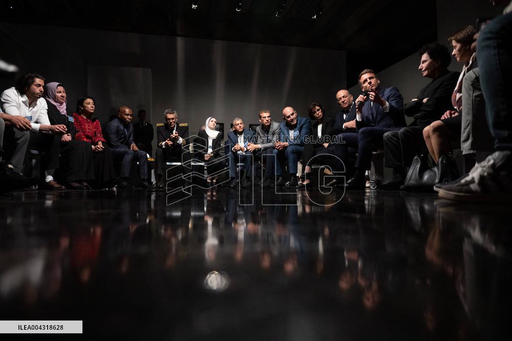 President Macron Visit The Exhibition Treasures Rescued From Gaza At Arab World Institute - Paris