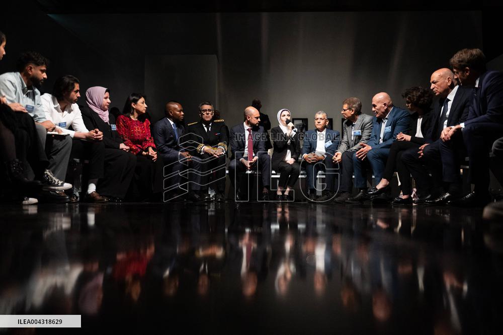 President Macron Visit The Exhibition Treasures Rescued From Gaza At Arab World Institute - Paris