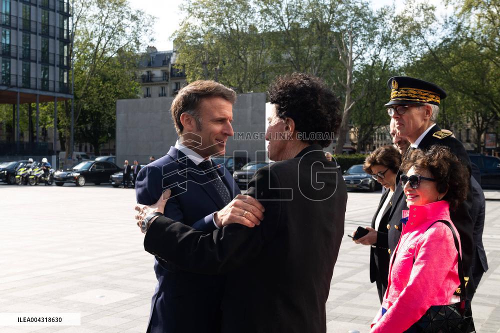 President Macron Visit The Exhibition Treasures Rescued From Gaza At Arab World Institute - Paris