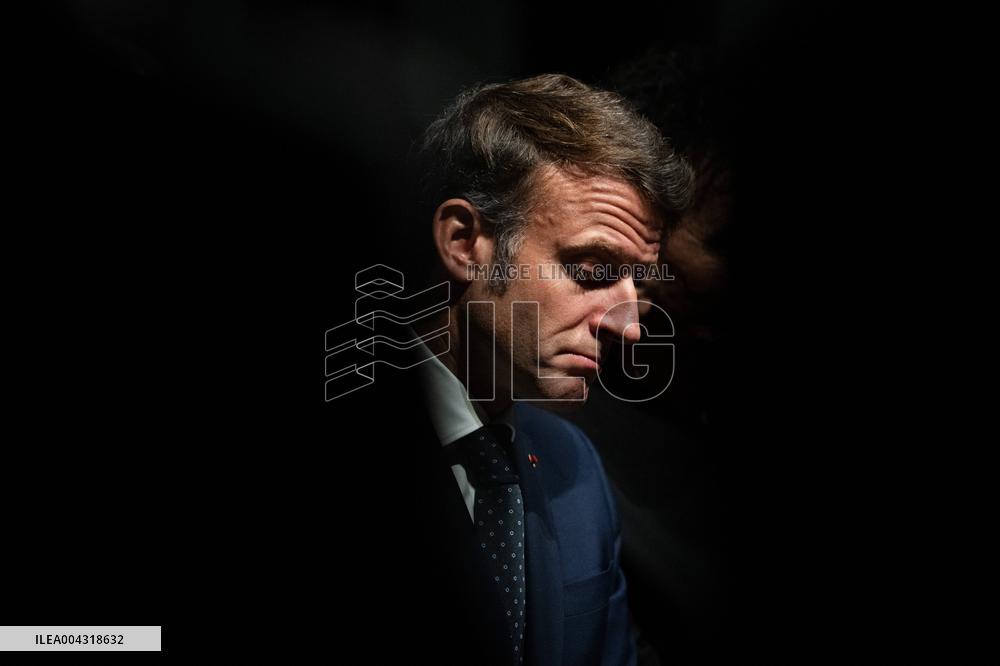 President Macron Visit The Exhibition Treasures Rescued From Gaza At Arab World Institute - Paris