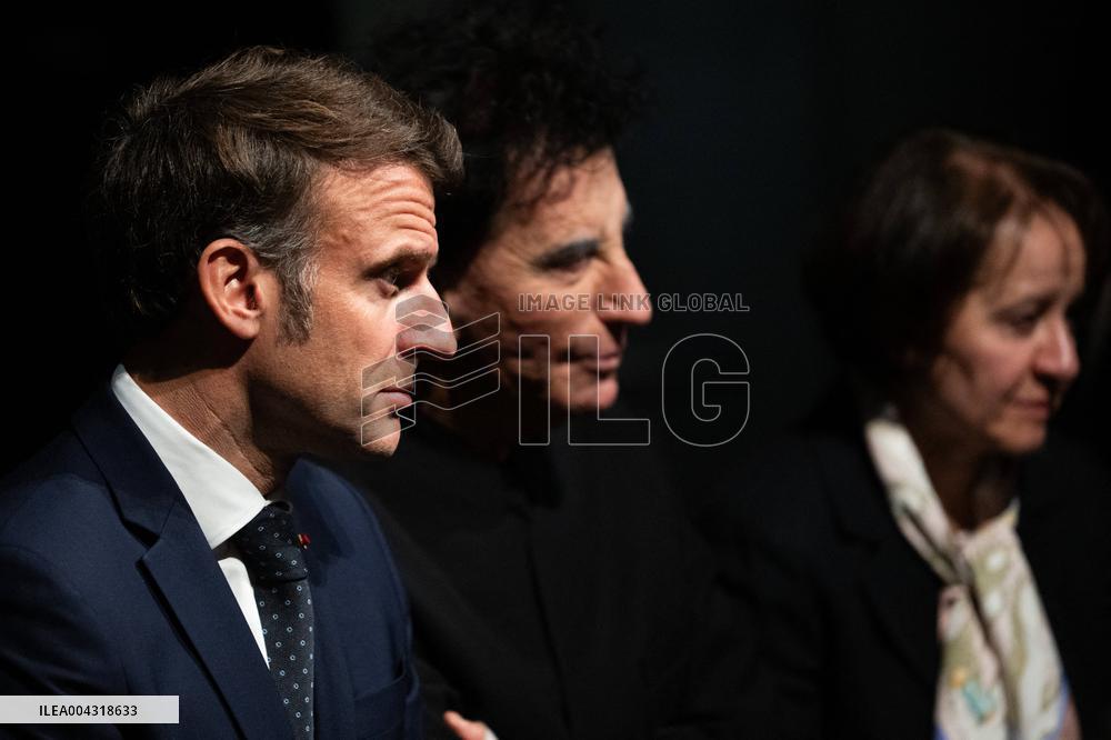 President Macron Visit The Exhibition Treasures Rescued From Gaza At Arab World Institute - Paris