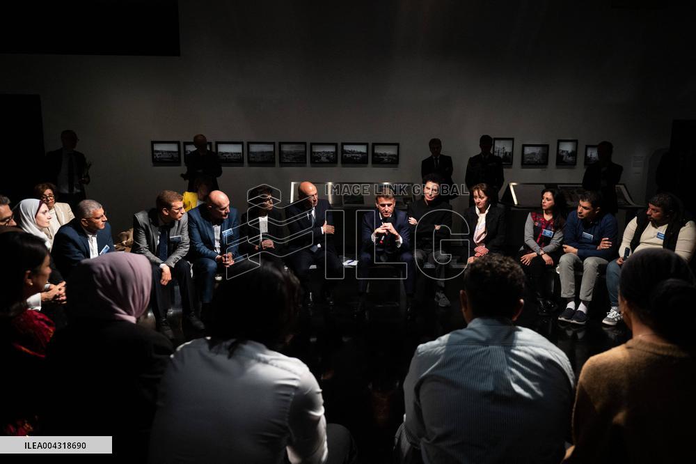 President Macron Visit The Exhibition Treasures Rescued From Gaza At Arab World Institute - Paris