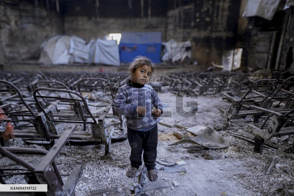 Displaced families live in the rubble of Islamic University - Gaza