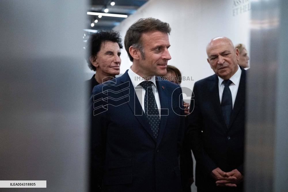 President Macron Visit The Exhibition Treasures Rescued From Gaza At Arab World Institute - Paris