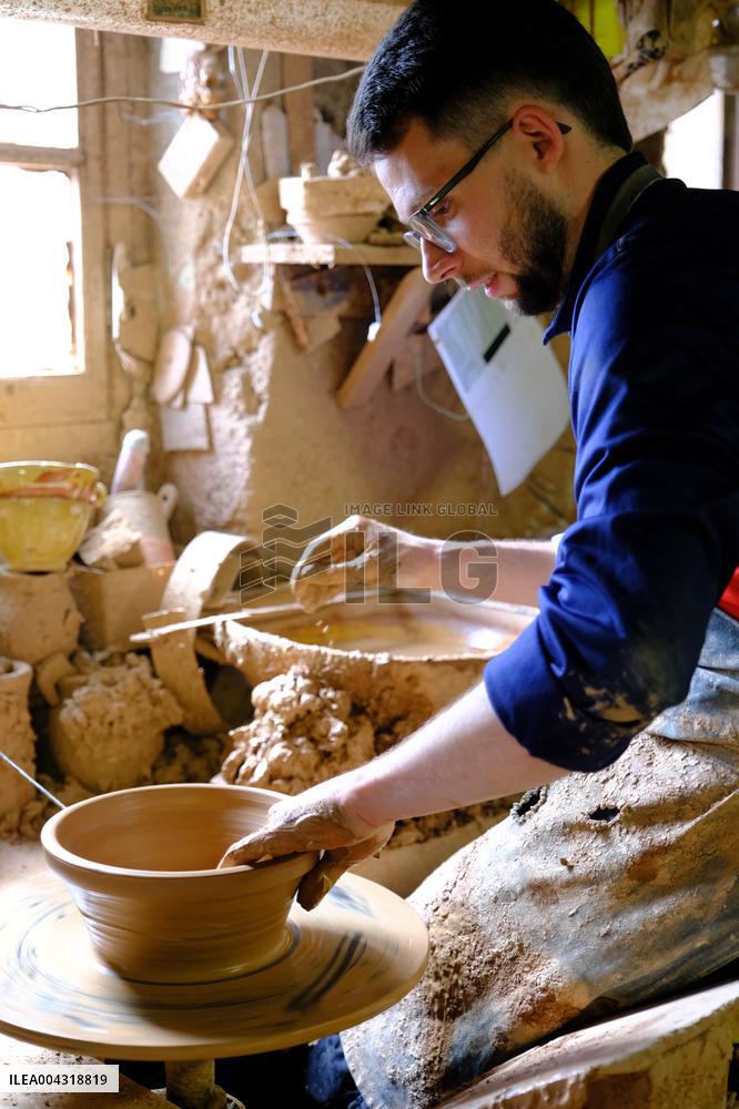 The Not Freres Pottery - Mas Saintes Puelles