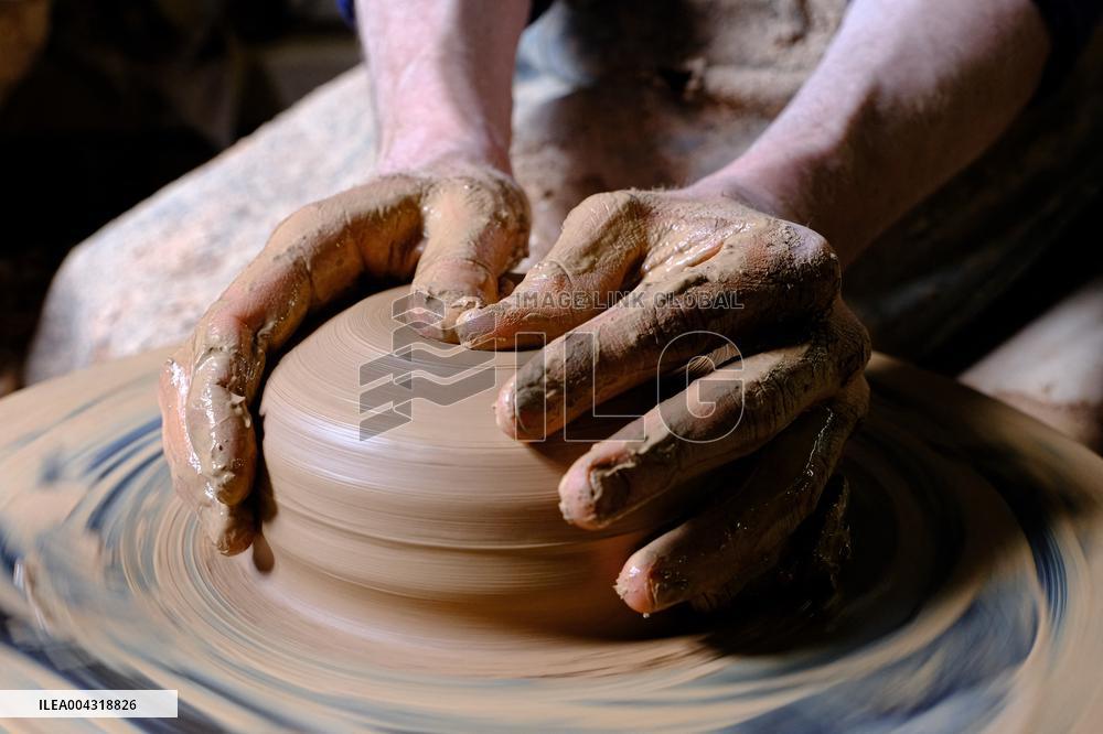 The Not Freres Pottery - Mas Saintes Puelles