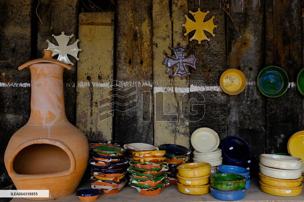 The Not Freres Pottery - Mas Saintes Puelles