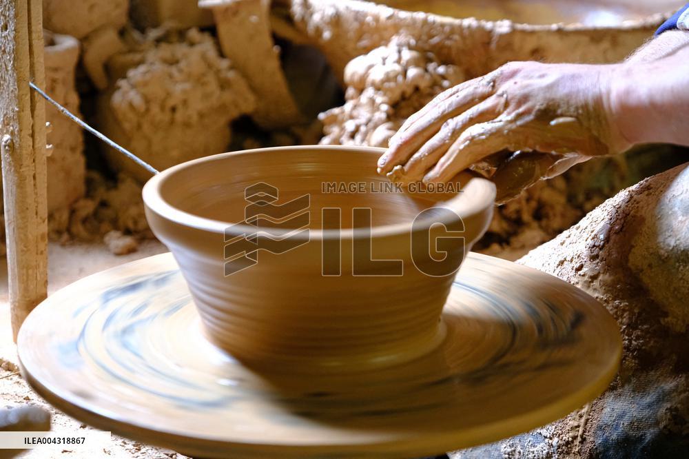 The Not Freres Pottery - Mas Saintes Puelles