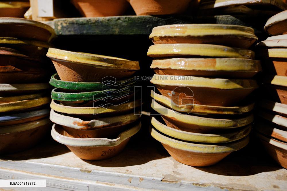 The Not Freres Pottery - Mas Saintes Puelles