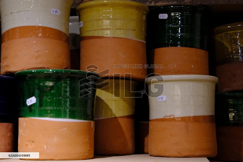 The Not Freres Pottery - Mas Saintes Puelles