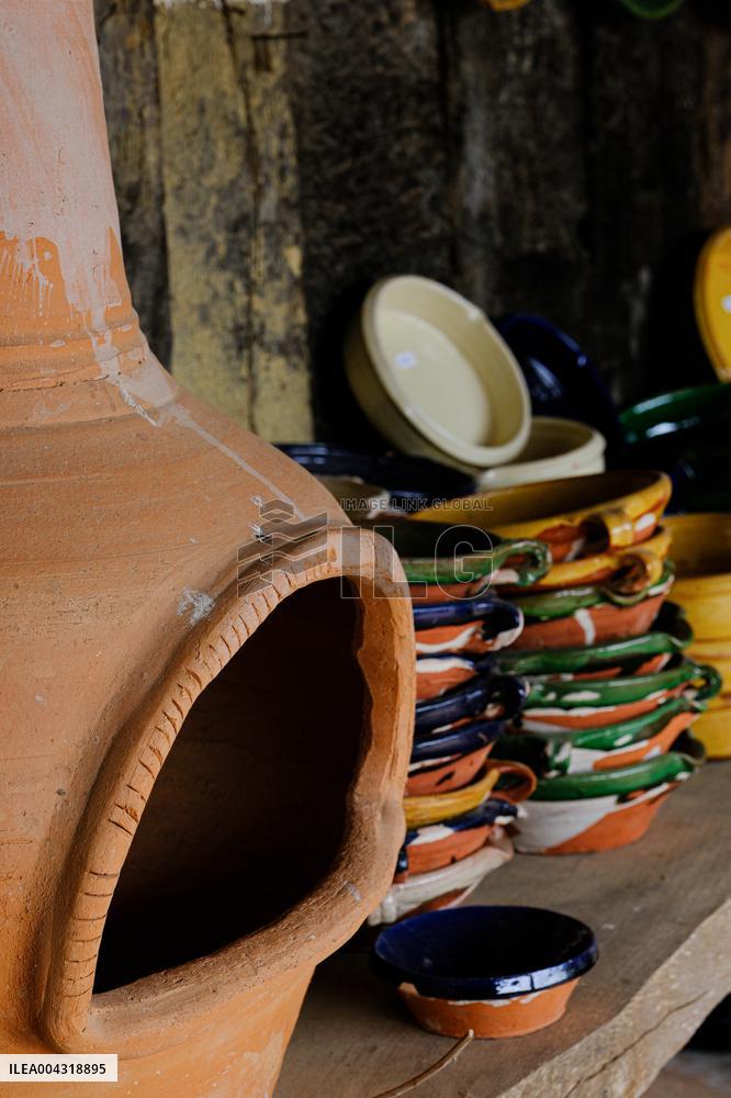 The Not Freres Pottery - Mas Saintes Puelles