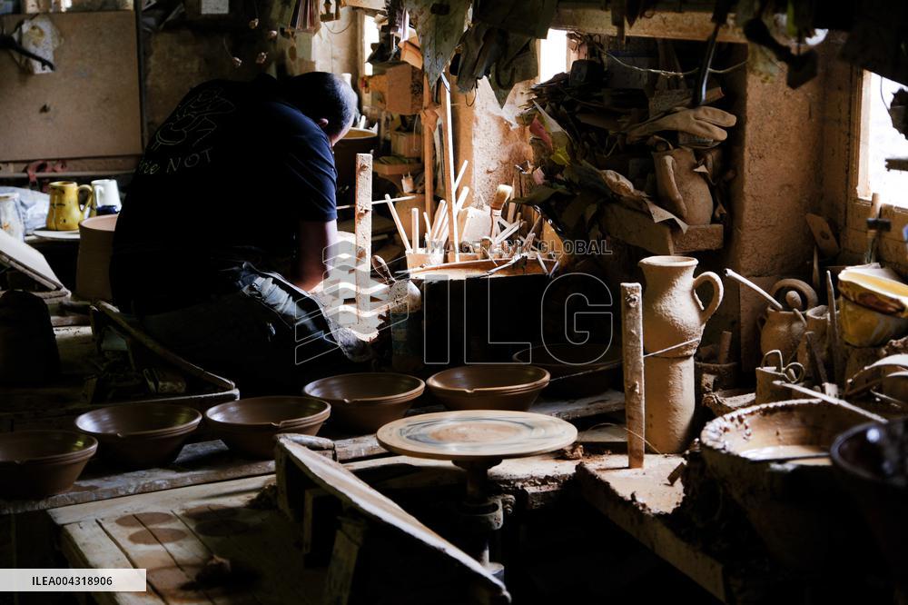 The Not Freres Pottery - Mas Saintes Puelles