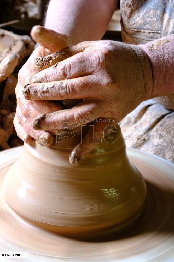 The Not Freres Pottery - Mas Saintes Puelles