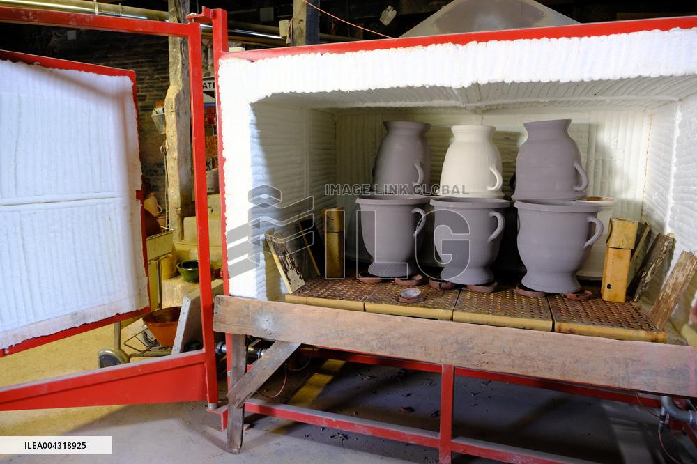 The Not Freres Pottery - Mas Saintes Puelles