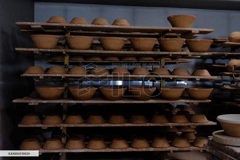 The Not Freres Pottery - Mas Saintes Puelles