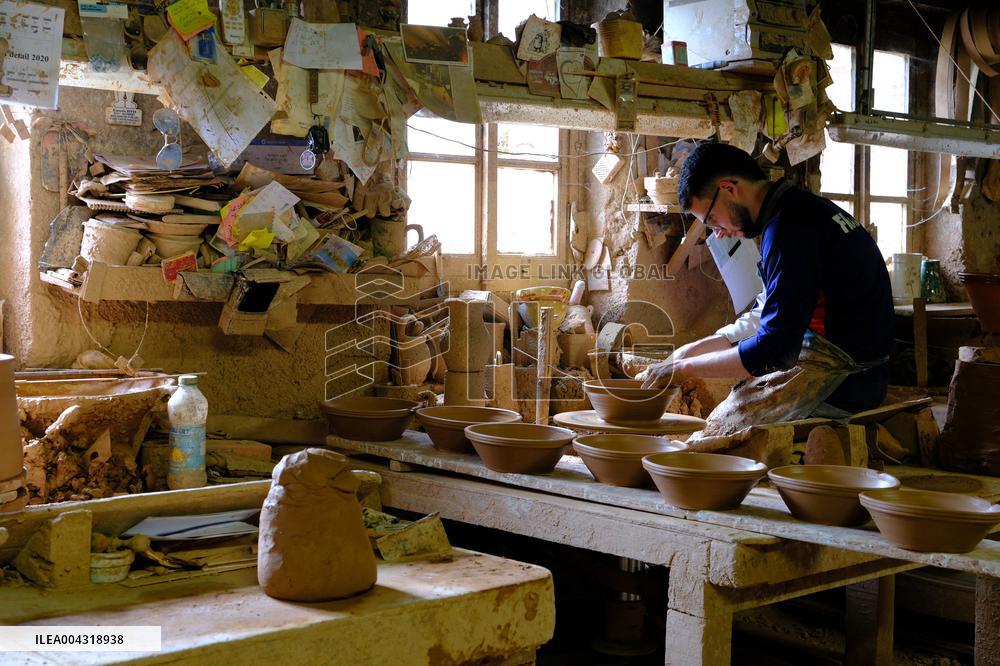 The Not Freres Pottery - Mas Saintes Puelles