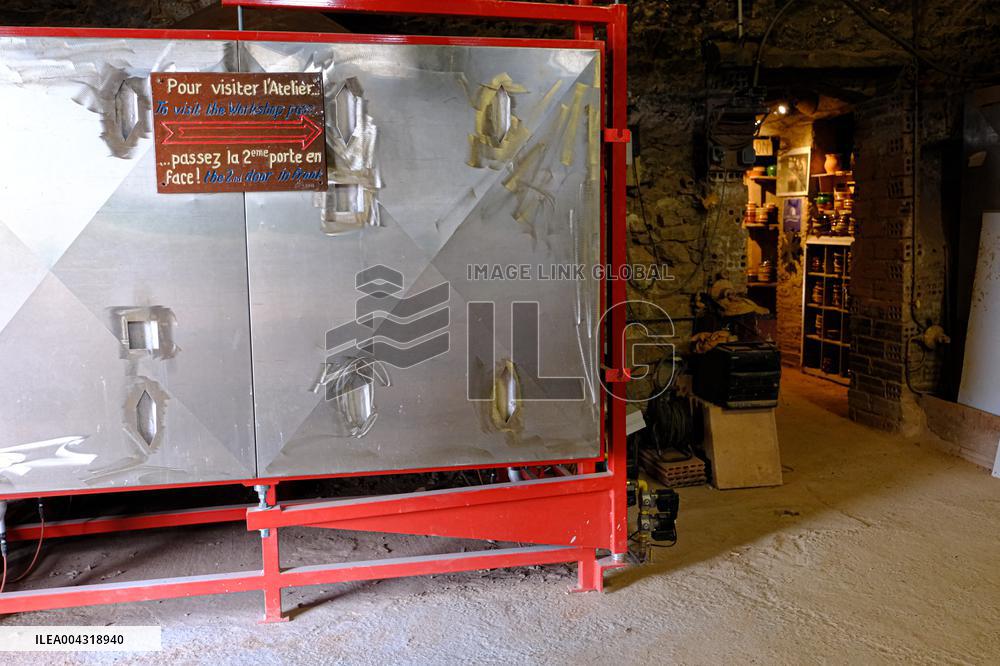 The Not Freres Pottery - Mas Saintes Puelles