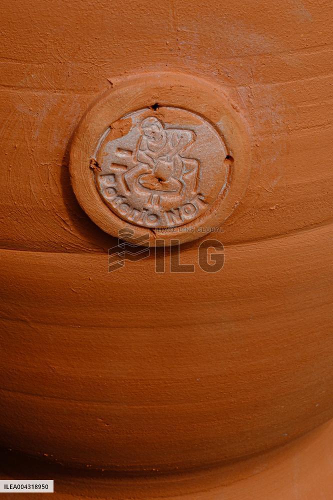 The Not Freres Pottery - Mas Saintes Puelles