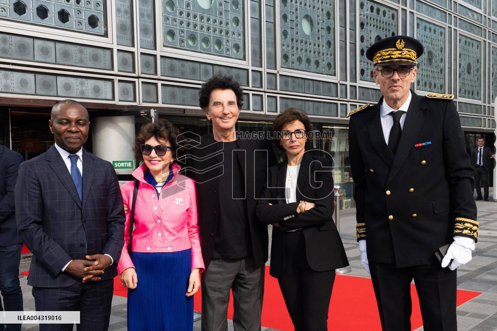 President Macron Visit The Exhibition Treasures Rescued From Gaza At Arab World Institute - Paris