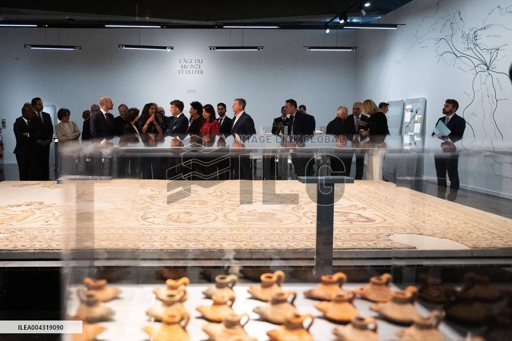 President Macron Visit The Exhibition Treasures Rescued From Gaza At Arab World Institute - Paris