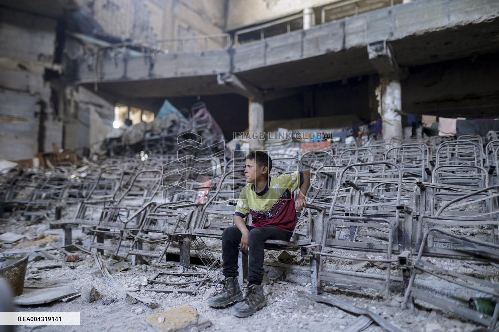 Displaced families live in the rubble of Islamic University - Gaza