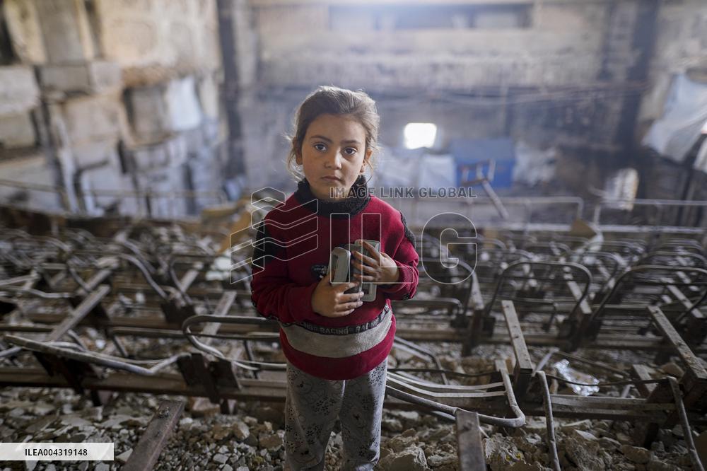 Displaced families live in the rubble of Islamic University - Gaza