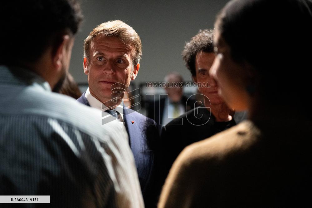 President Macron Visit The Exhibition Treasures Rescued From Gaza At Arab World Institute - Paris