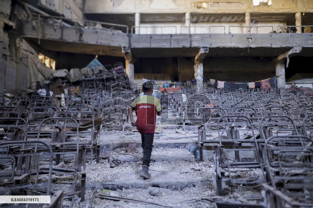 Displaced families live in the rubble of Islamic University - Gaza