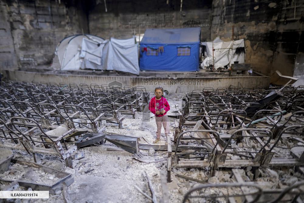 Displaced families live in the rubble of Islamic University - Gaza