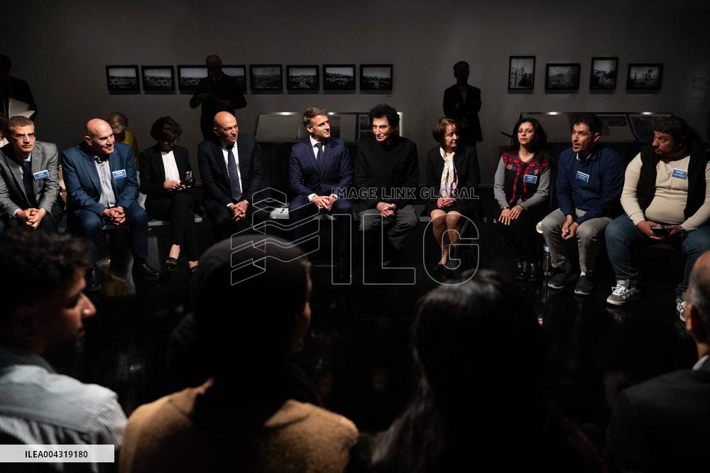 President Macron Visit The Exhibition Treasures Rescued From Gaza At Arab World Institute - Paris