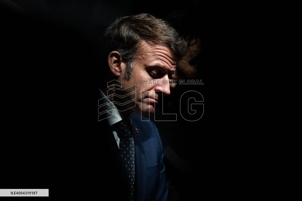 President Macron Visit The Exhibition Treasures Rescued From Gaza At Arab World Institute - Paris