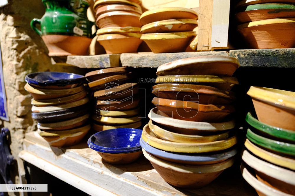 The Not Freres Pottery - Mas Saintes Puelles