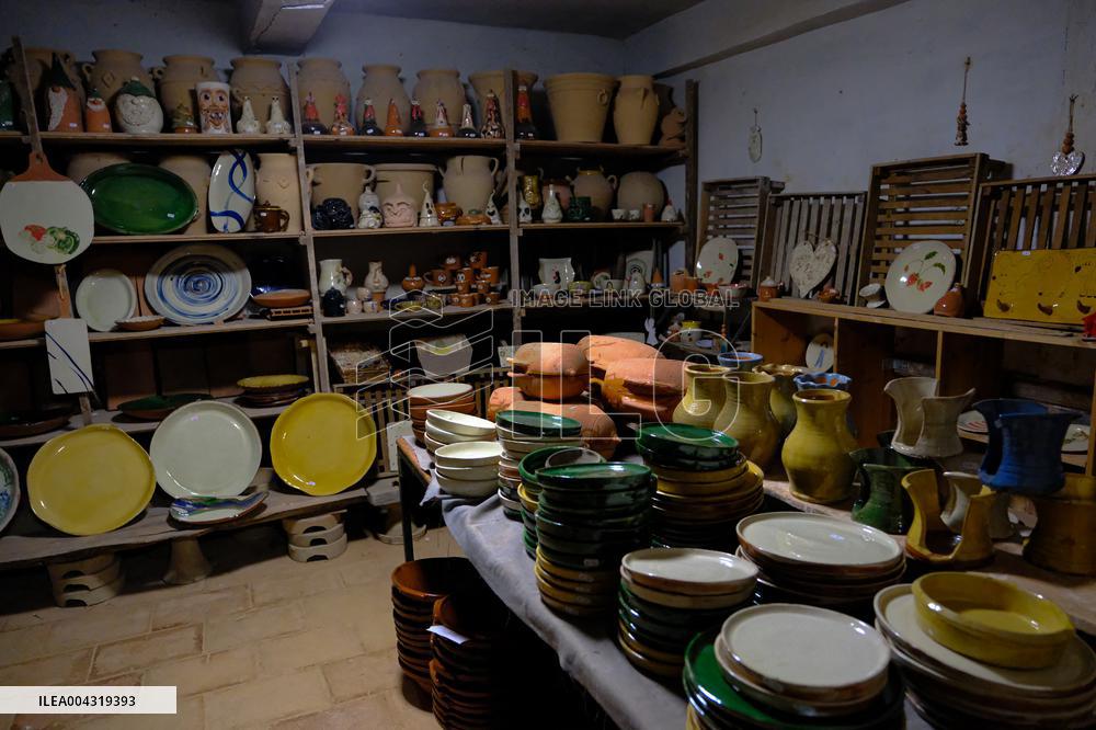 The Not Freres Pottery - Mas Saintes Puelles